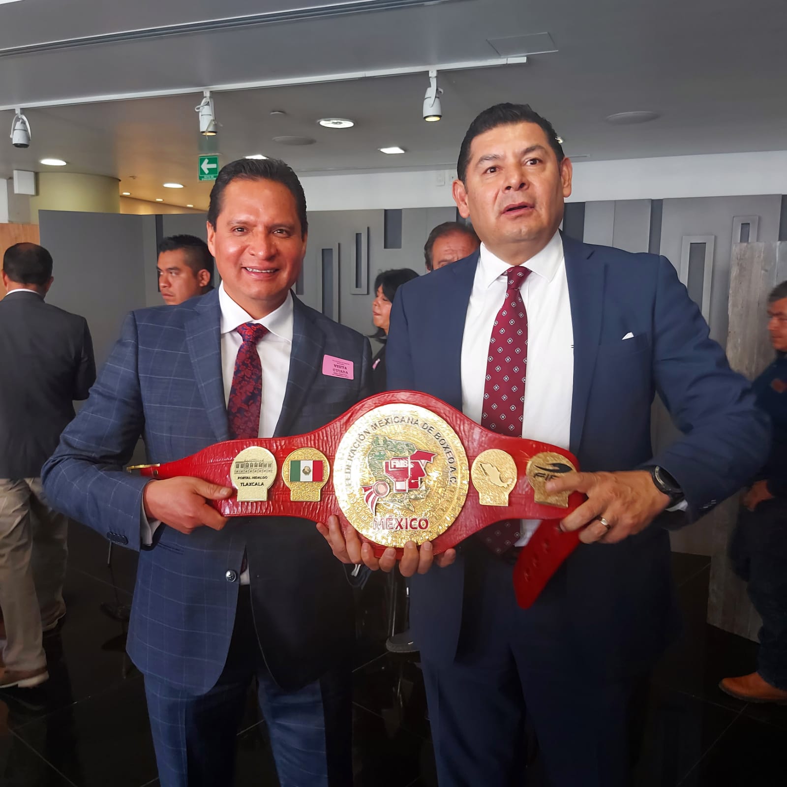 Conversa Luis Antonio Herrera con senador Alejandro Armenta sobre estrategias de promoción del deporte